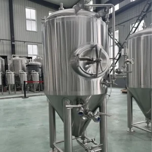 Distilling Equipment Guide: How to Choose the Right Distillery Equipment for Spirits Production 3 300L Side Manhole Fermenter