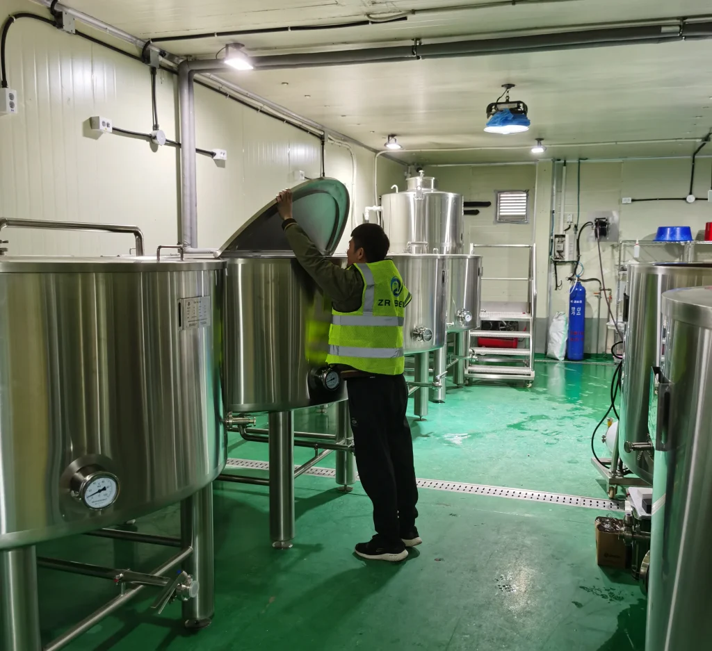 Liquid Mixing Tank Specs to Define Before Requesting a Quote 2 stainless steel mixing tank